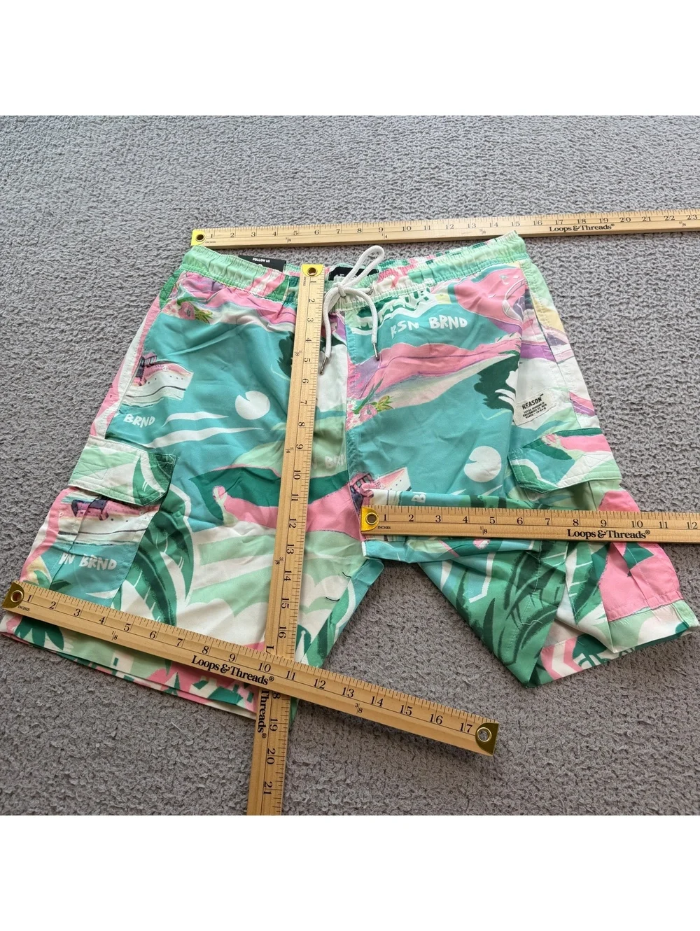 NWT Reason Tropical Vibes Cargo Swim Trunks Men’s Medium Green Pink Graphic